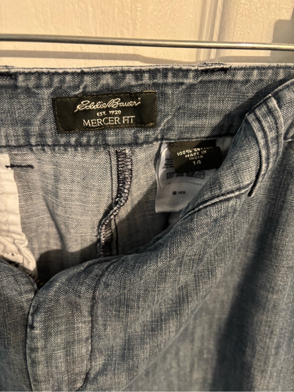Eddie Bauer Women’s Denim Shorts in Blue Wash - Picture 3 of 3